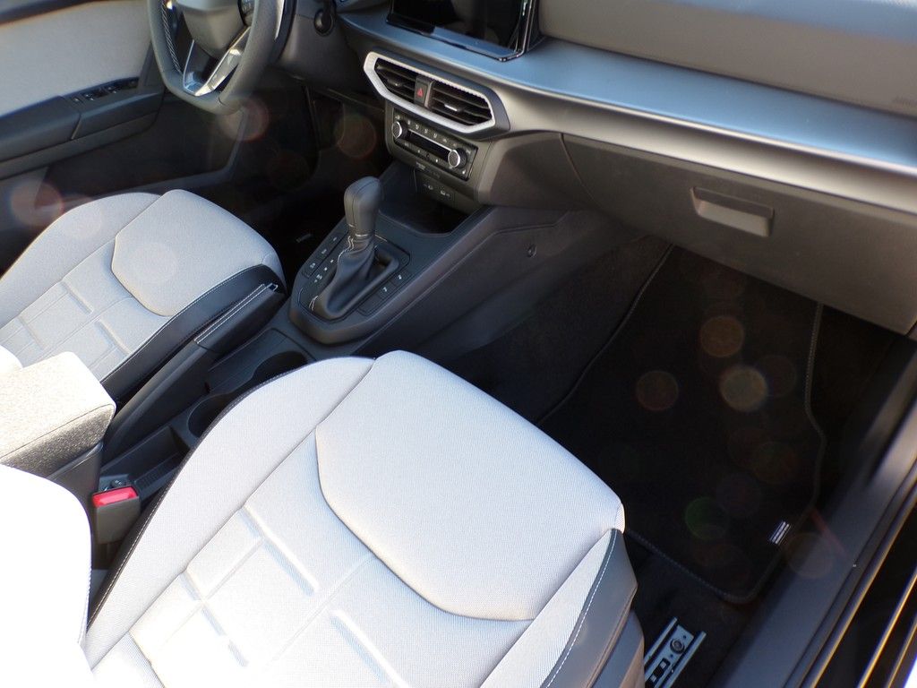 Fahrzeugabbildung SEAT Arona 1.5 TSI DSG FR Black Edition*LED*AHK*