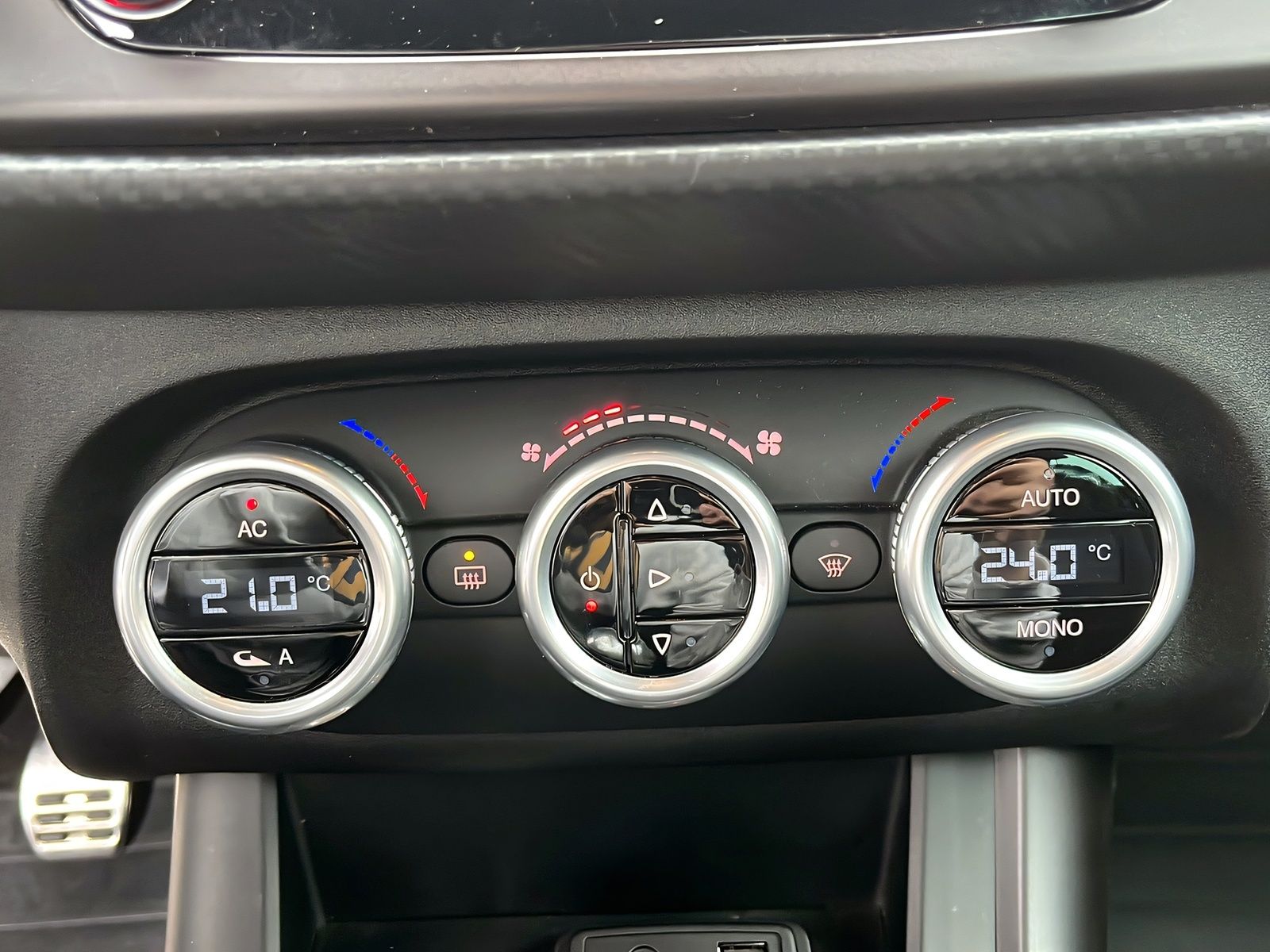 Fahrzeugabbildung Alfa Romeo Giulietta Super 1.4T ALCANTARA NAVI KLIMAAUT AHK