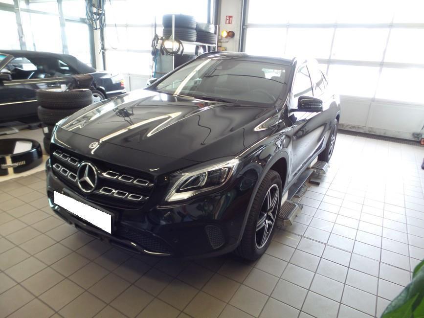 Mercedes-Benz GLA 180