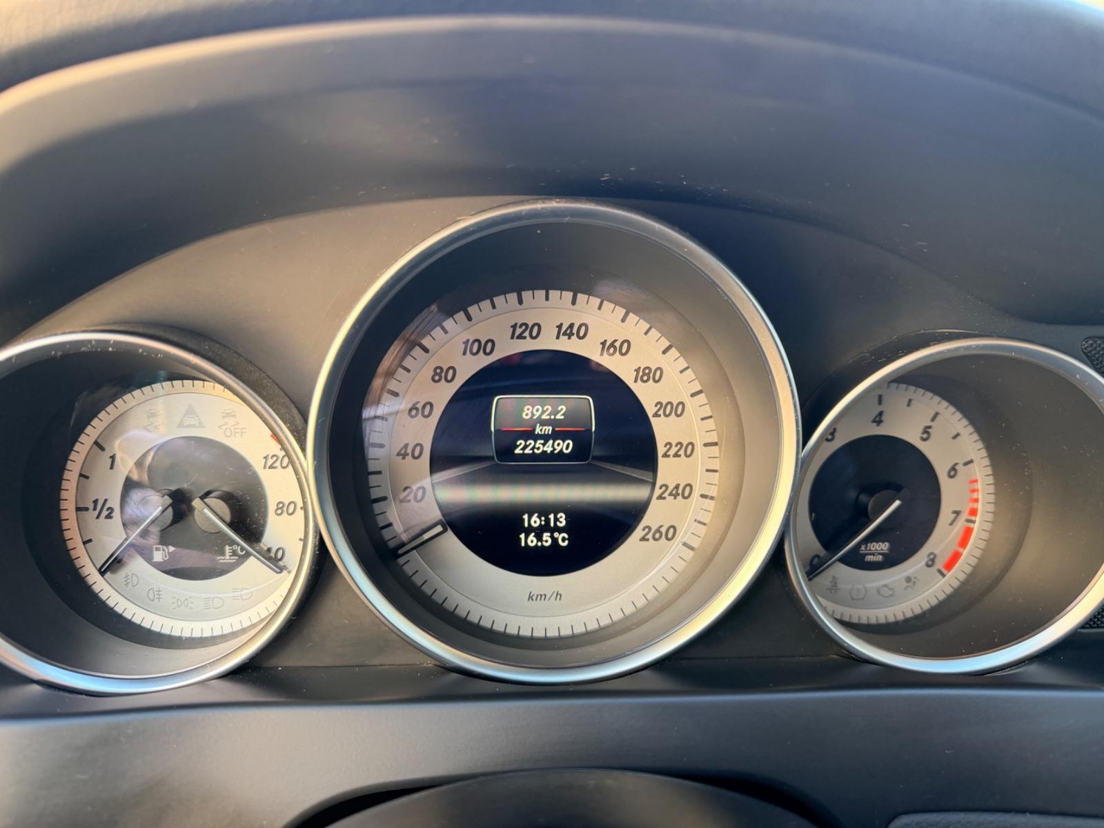 Mercedes-Benz C180 2013 — photo 9