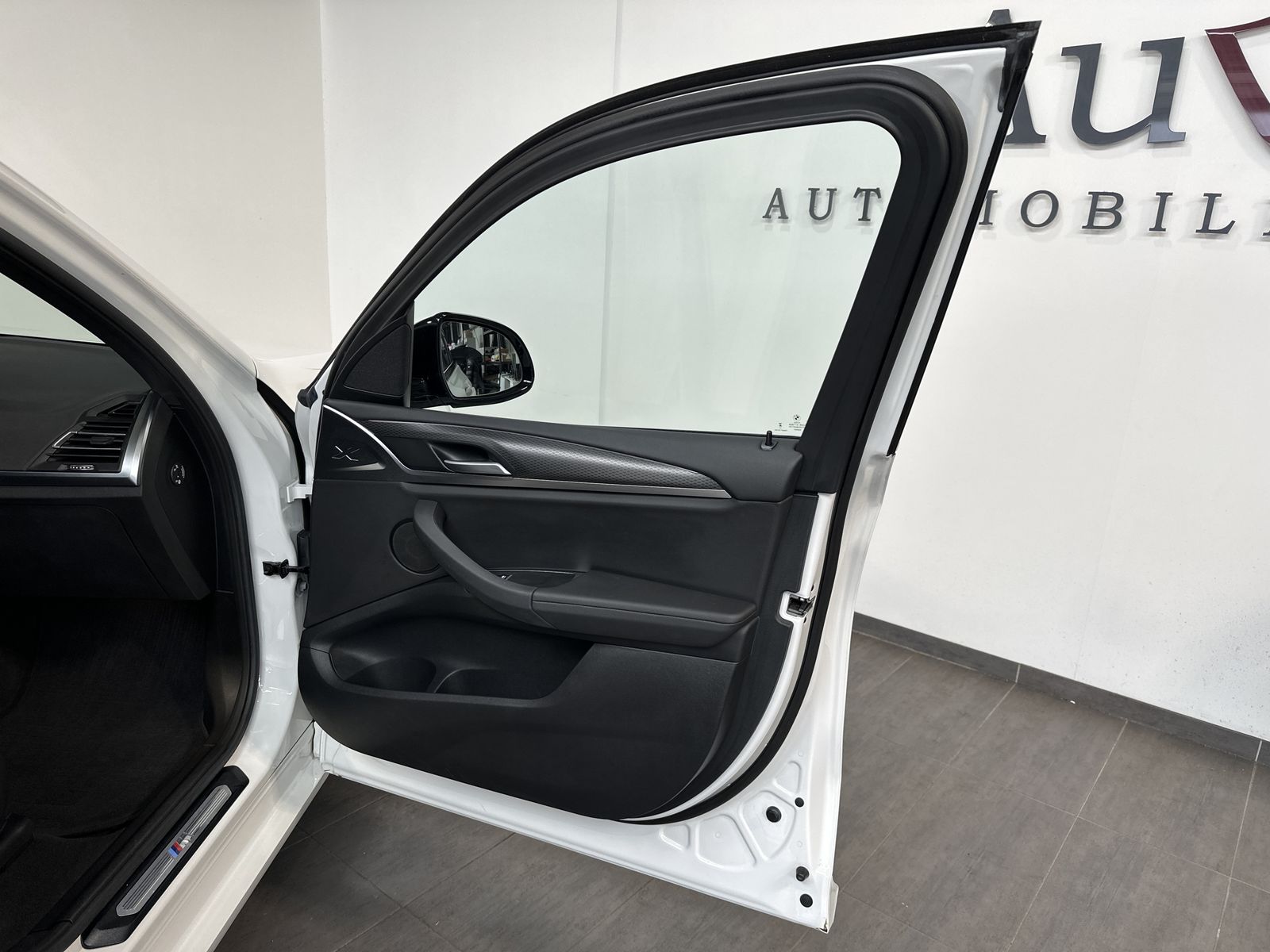 Fahrzeugabbildung BMW X3 xDrive20d M-Sport NAV+LASER+PANO+HUD+KAM+19ZO
