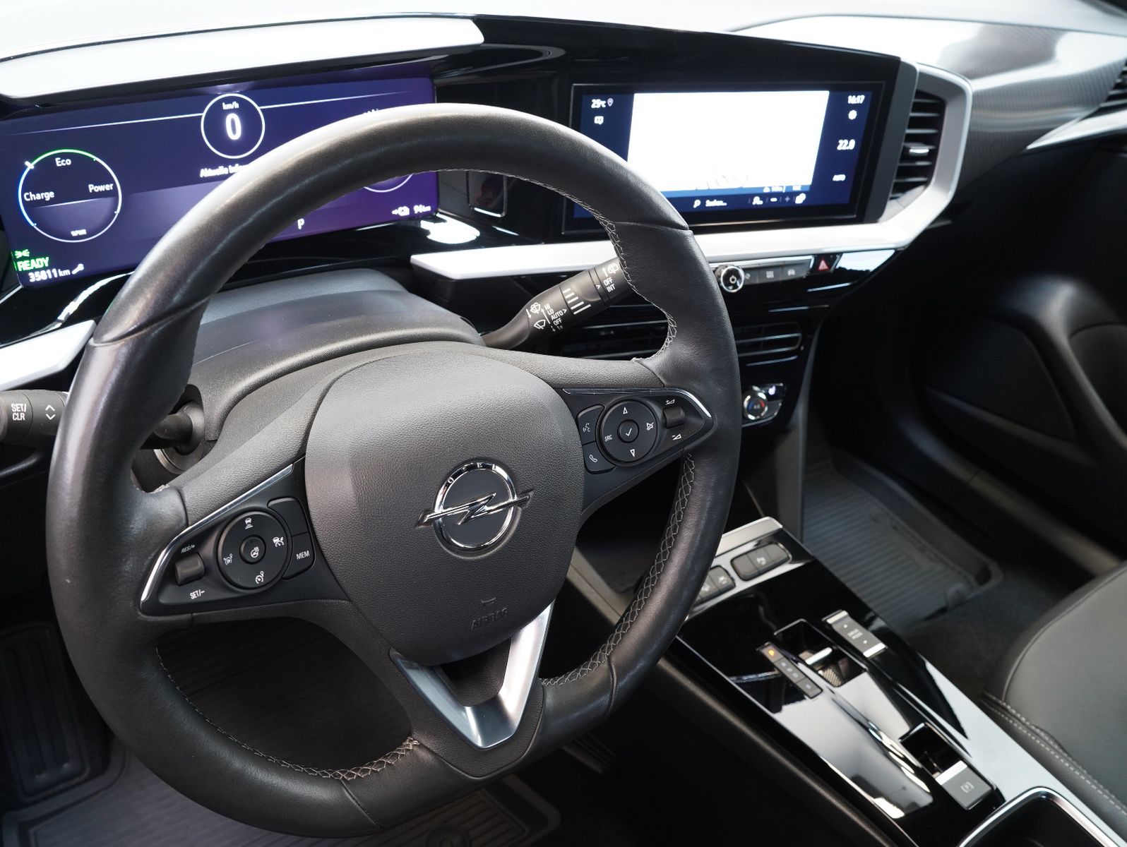Fahrzeugabbildung Opel Mokka-e Ultimate INTELLILUX/ACC/WÄRMEPUMPE/SOH