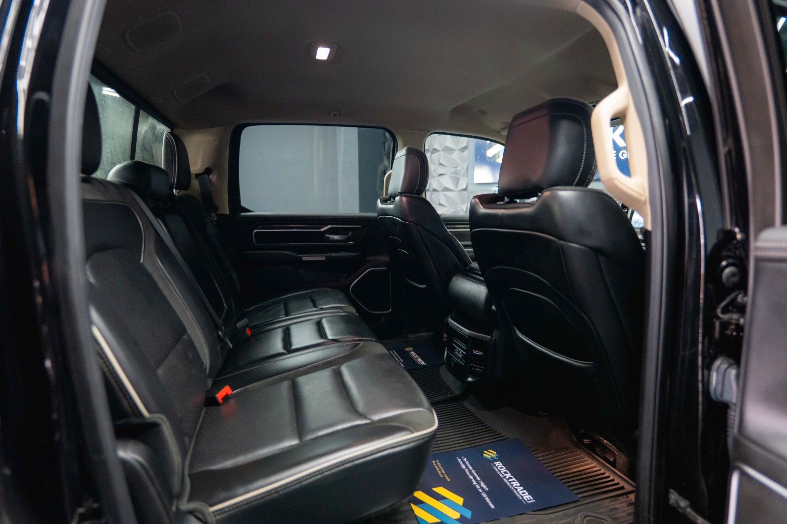 Fahrzeugabbildung Dodge RAM 5.7 V8 HEMI 4x4 LARAMIE Offroad Night LED