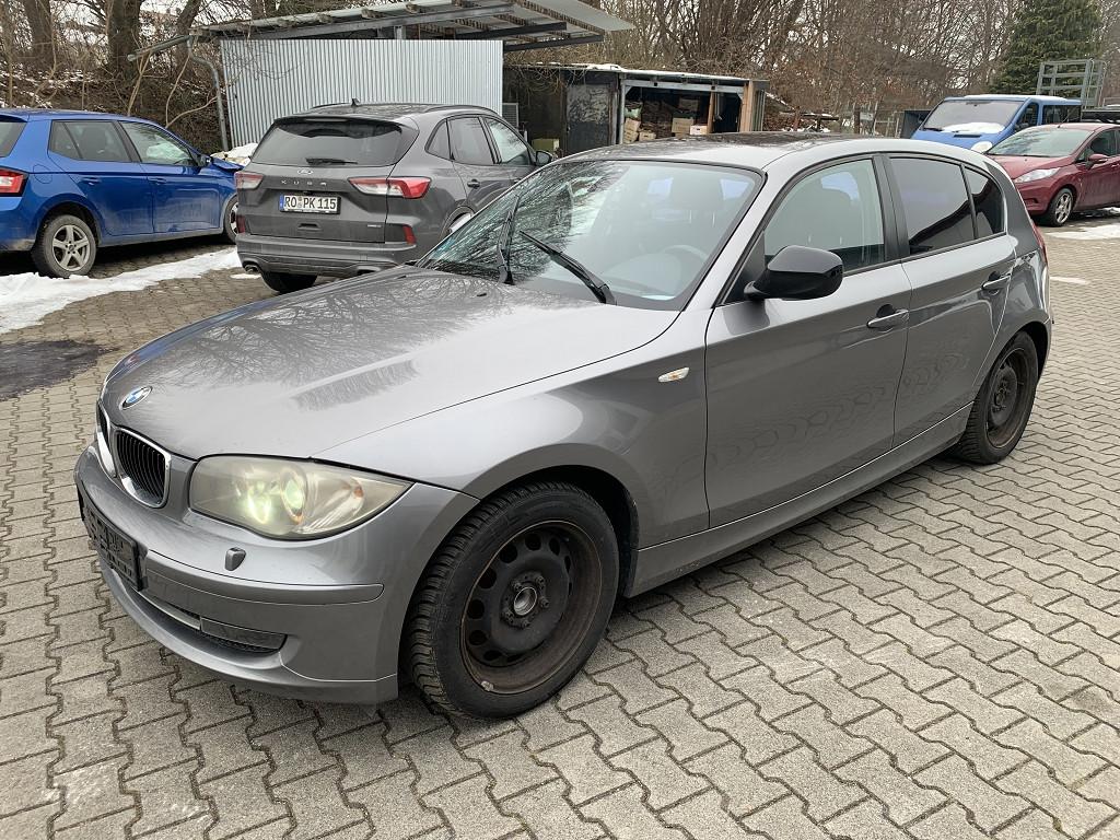 BMW 120d *Navi + Alu + Glasschiebedach*