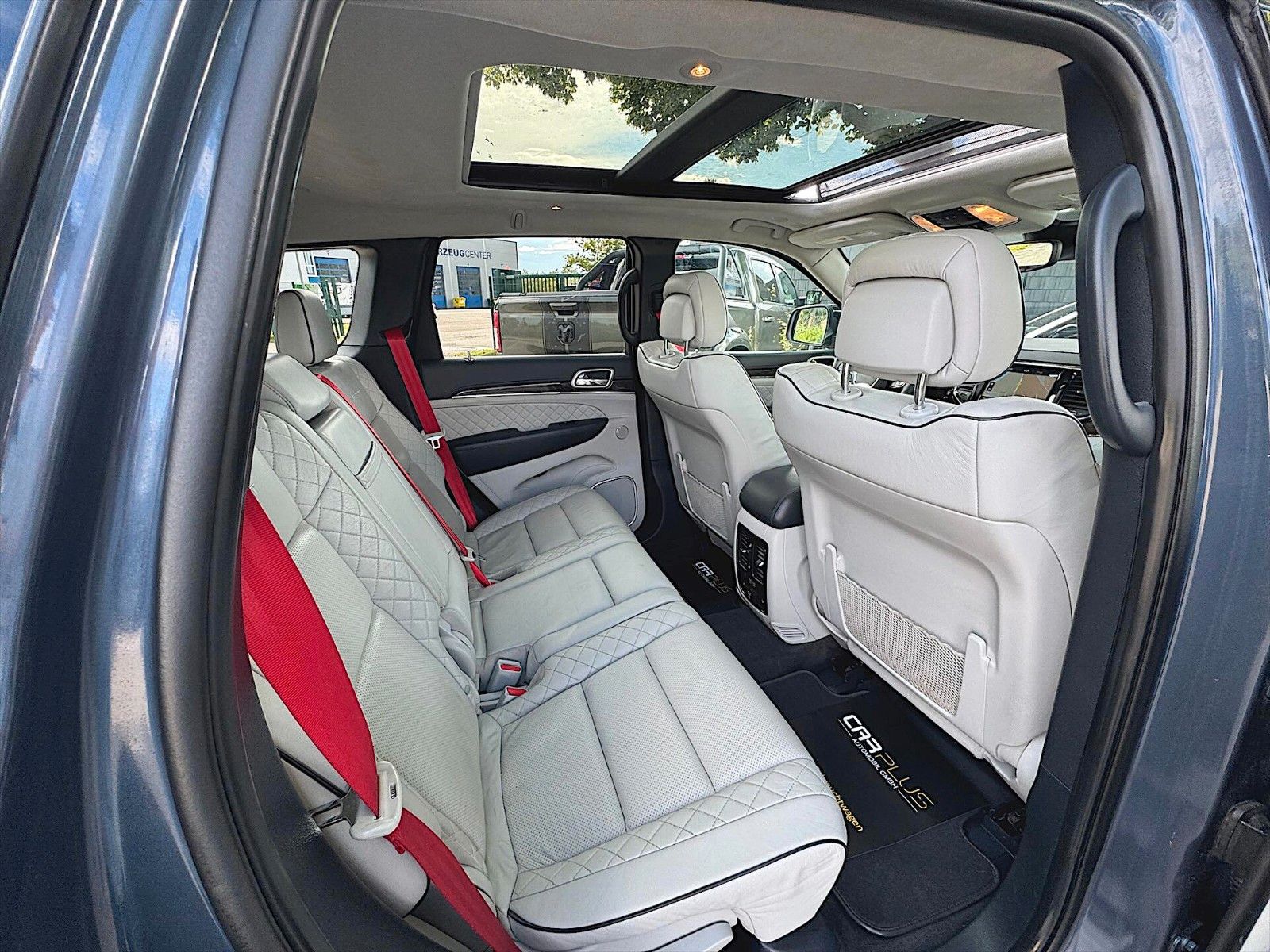 Fahrzeugabbildung Jeep Grand Cherokee 5.7 SRT Package SUMMIT LPG *ACC*