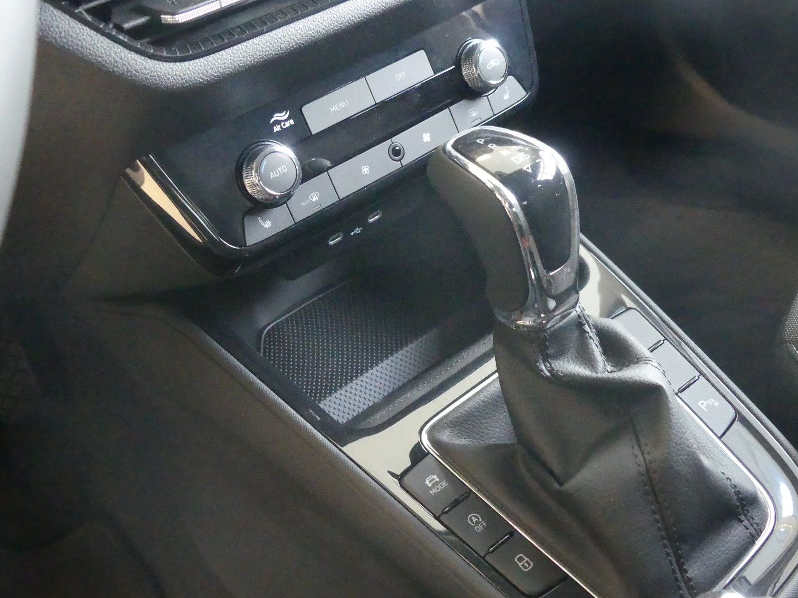 Fahrzeugabbildung SKODA Fabia 1.0l TSI DSG Drive *AHK*LED*ACC*Smartlink*