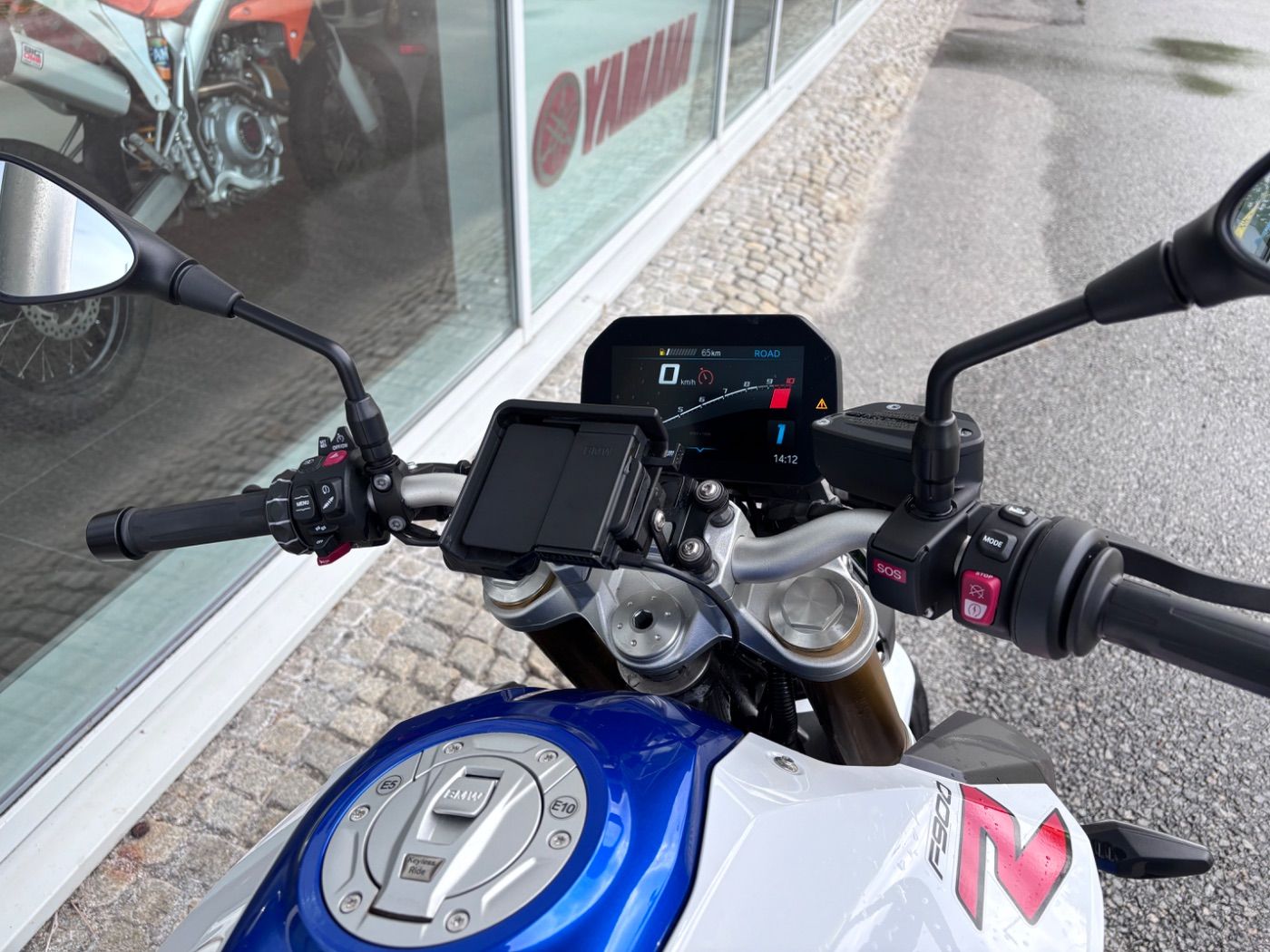 Fahrzeugabbildung BMW F 900 R 3 Pakete Style Sport,