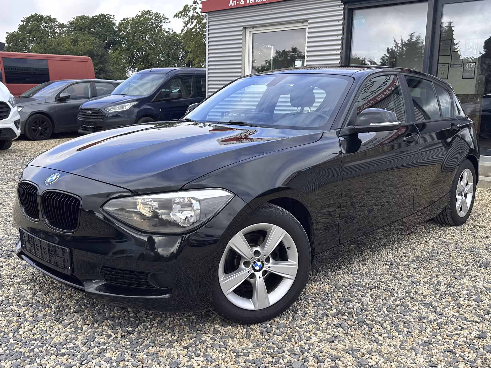 BMW 116 1 Limousine 5-trg. 116 i/KLIMAA./BT./SITZH.