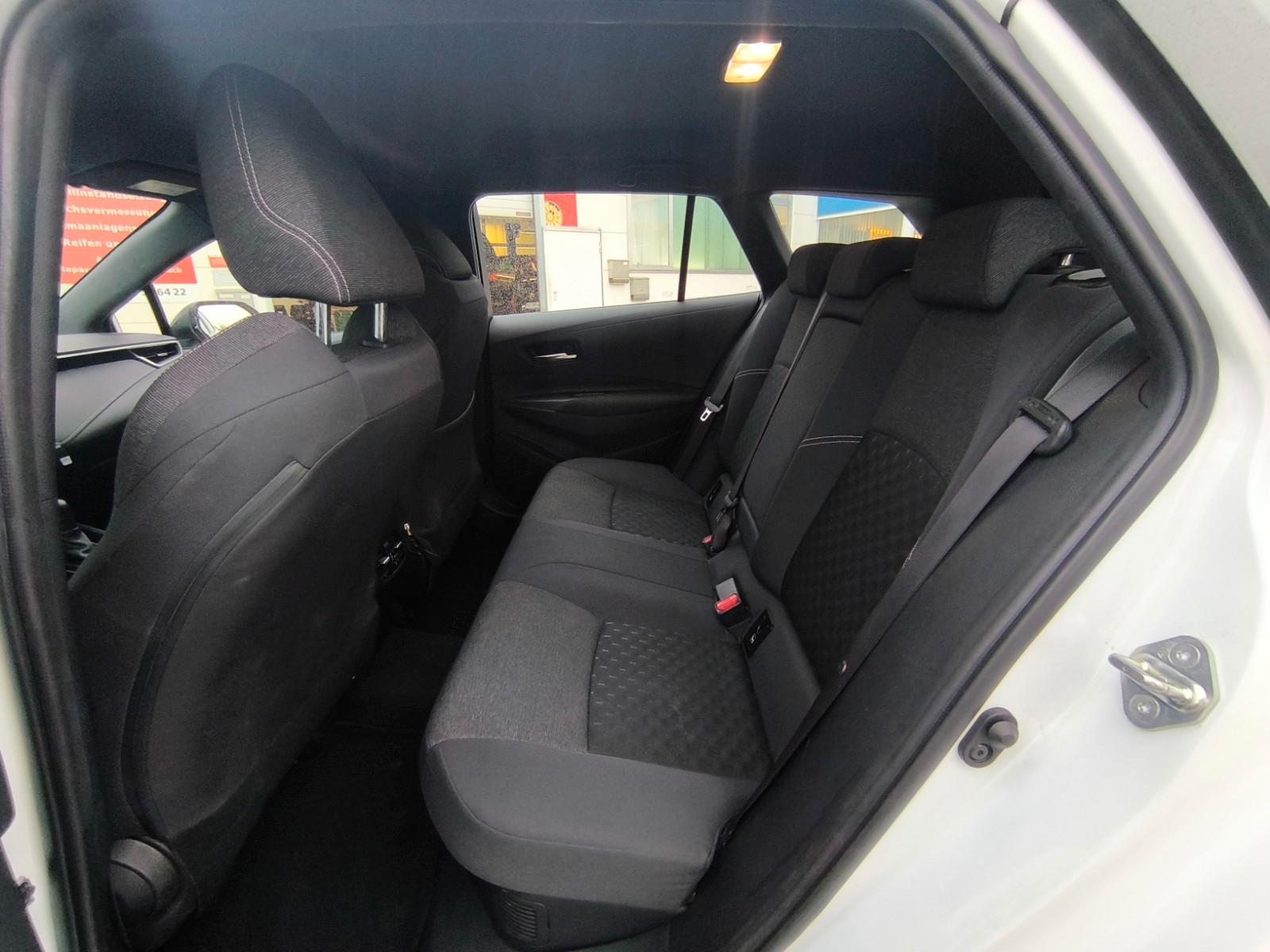 Toyota Corolla Touring Sports 1.8 VVT i-Hybrid Business
