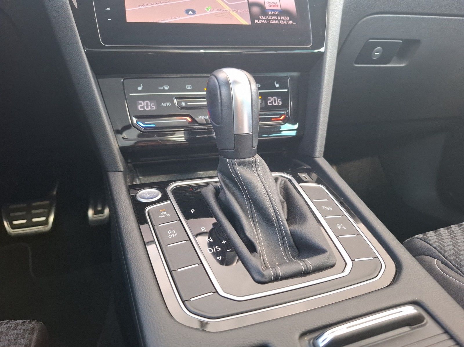 VW Passat Variant 1.5 TSI Business DSG / R-LINE / A - Image 14