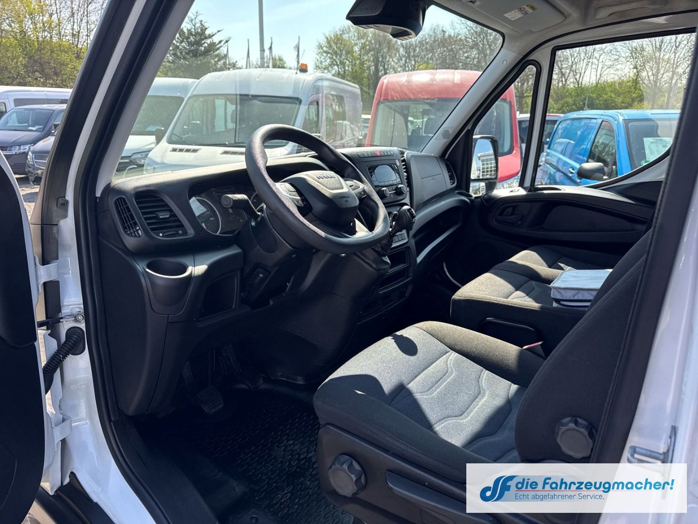 Fahrzeugabbildung Iveco Daily Kasten HKa 35 S V Radstand 4100 14 MAXI