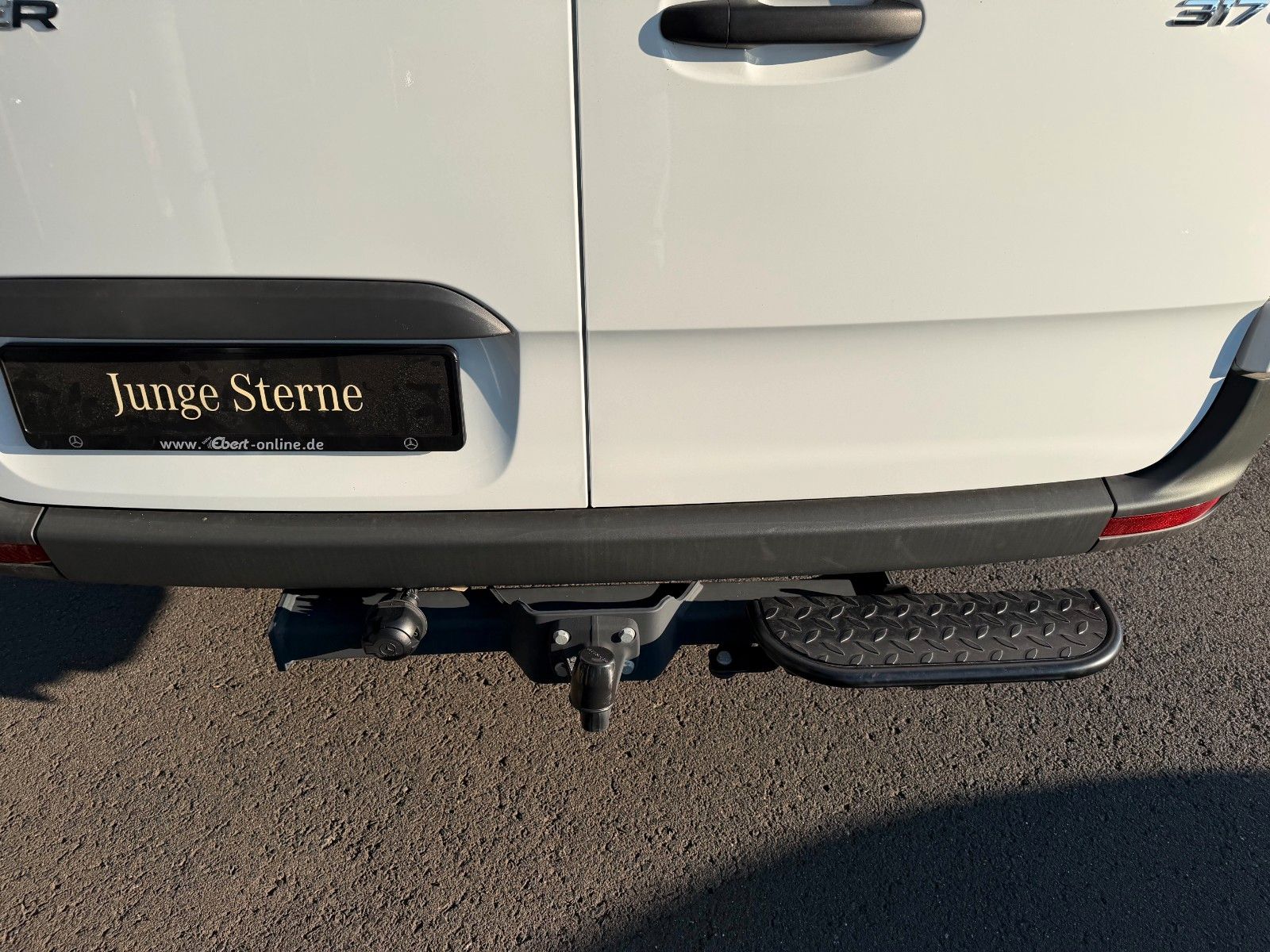 Fahrzeugabbildung Mercedes-Benz Sprinter 317 CDI 3665 9G Flach AHK3,5t DISTRONIC