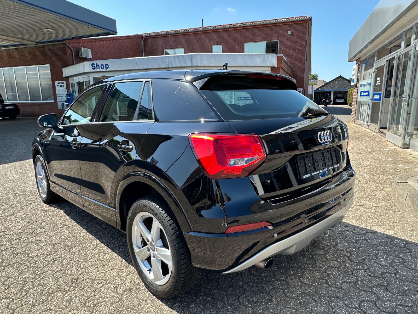 Fahrzeugabbildung Audi Q2 1.0 TFSI sport ultra Navi/GRA/SHZG/Einparkh