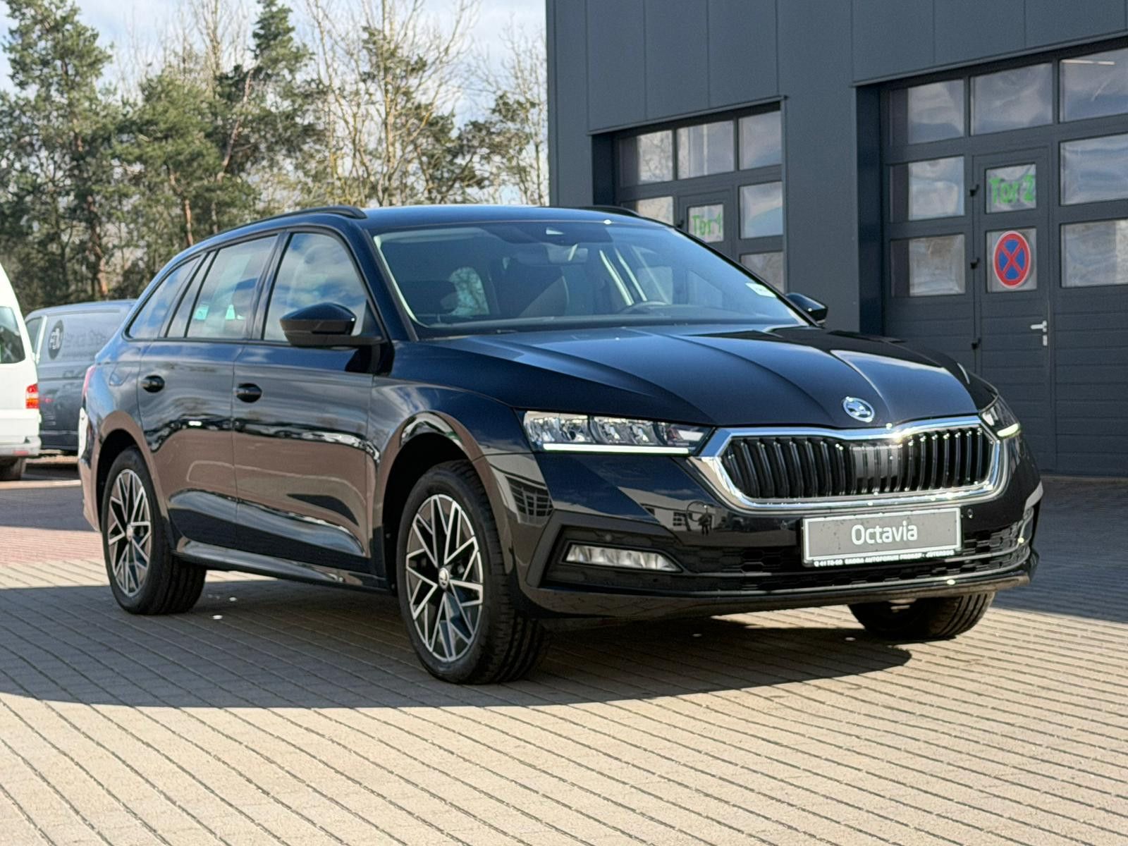Fahrzeugabbildung SKODA Octavia Combi 2.0 TDI CLEVER *NAVI*ACC*KESSY*BT*