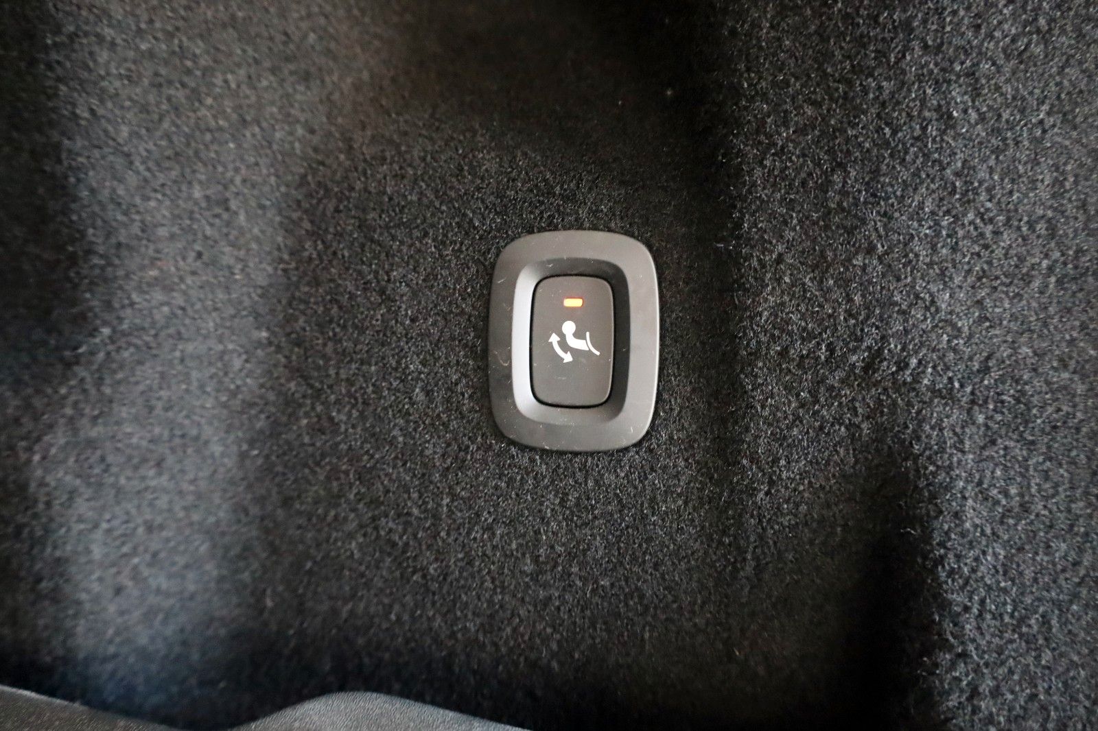 Fahrzeugabbildung Volvo XC60 Momentum Pro,Navi,LED,SH,Kamera,ACC,AHK