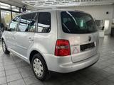 Volkswagen Touran 1.6 FSI Highline, 7-Sitzer, Klima, Sitzh. - Volkswagen Touran aus 2005: Highline