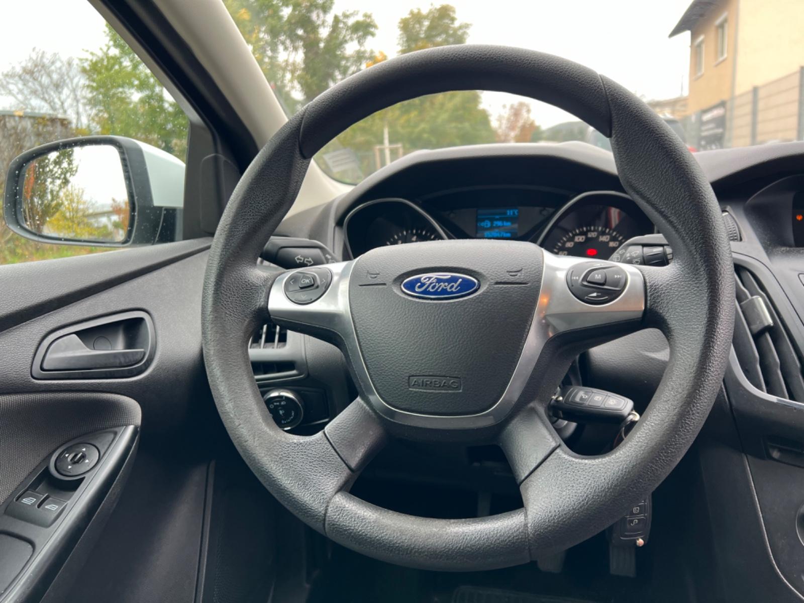 Ford Focus 2014 — photo 12