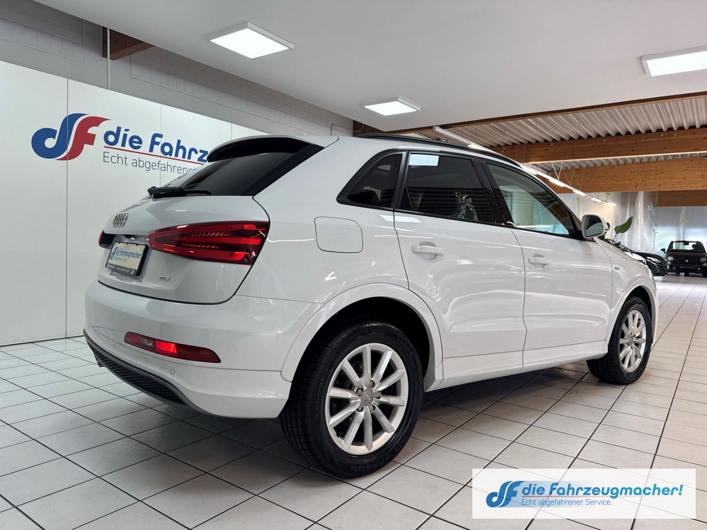Fahrzeugabbildung Audi Q3 2.0 TDI quattro S line Sportpaket AD El. Pano