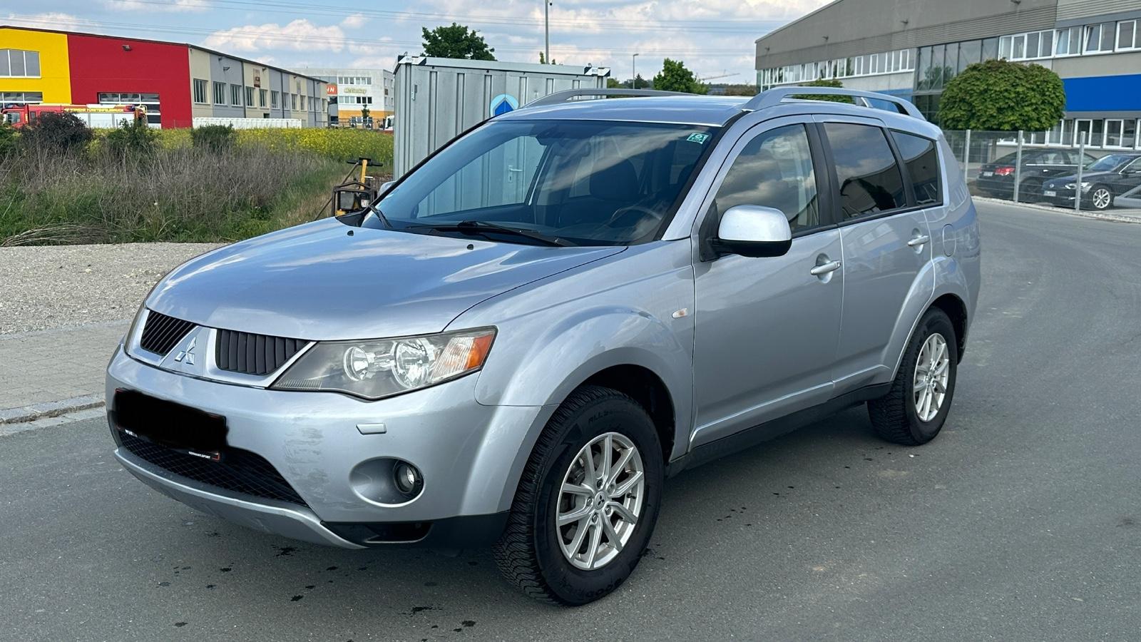 Mitsubishi Outlander 2.4 MIVEC Intense 4WD 7 Sitzer