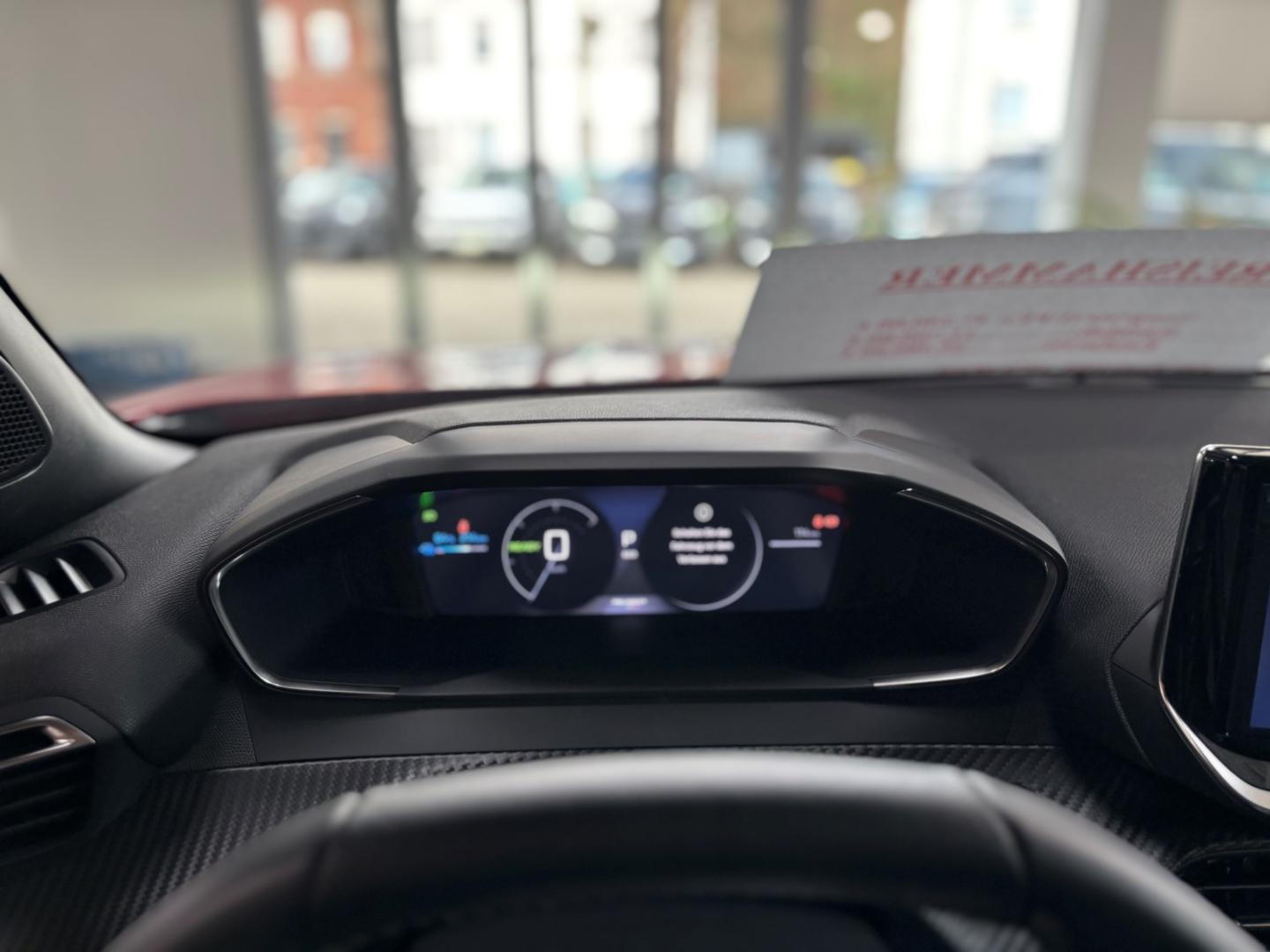 Peugeot 2008 e- Allure 156 LED SITZHEIZUNG Klimaautom.