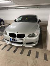 BMW e92 330i Coupé - BMW 330 aus 2007: 330i