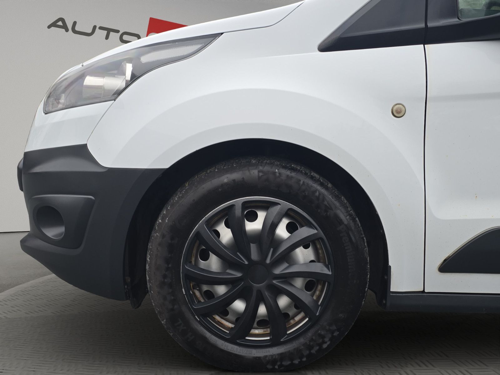 Fahrzeugabbildung Ford Transit Connect Kasten 8 FACH BEREIFT