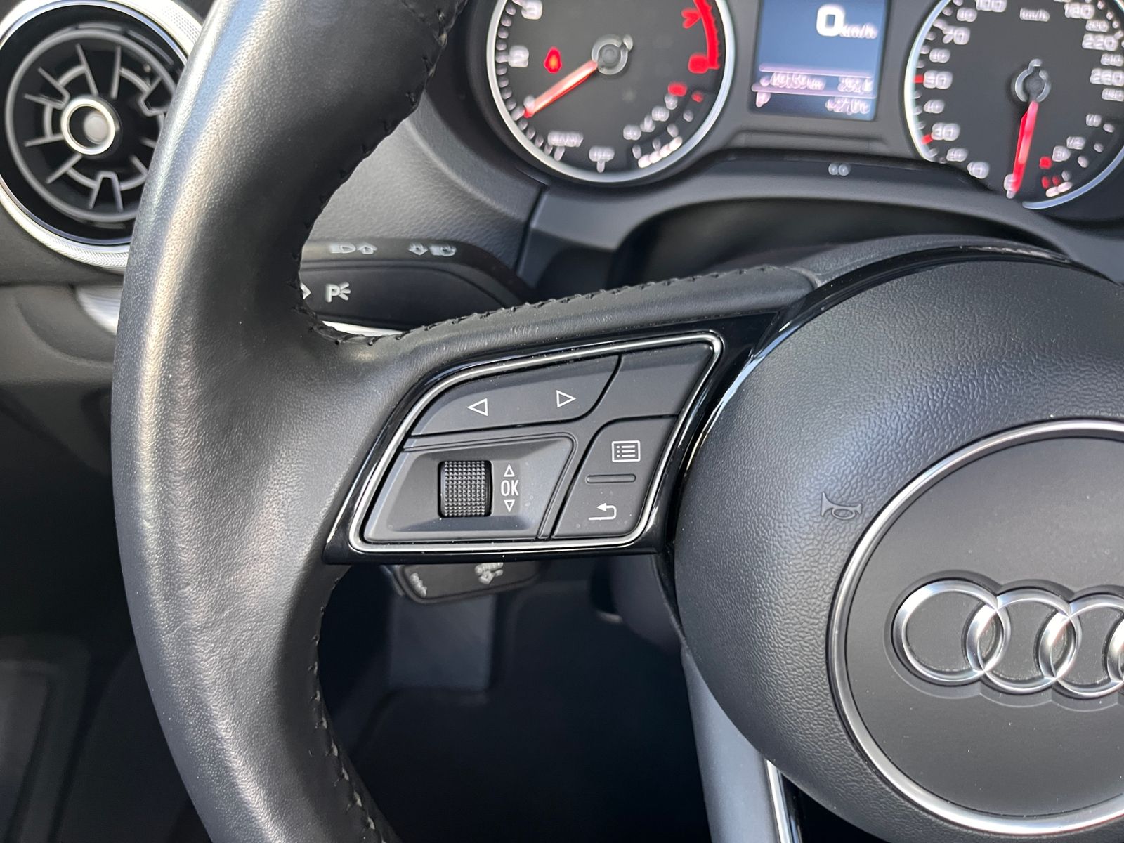 Fahrzeugabbildung Audi A3 Cabriolet sport 1.5 TFSI XENON NAVI ALU