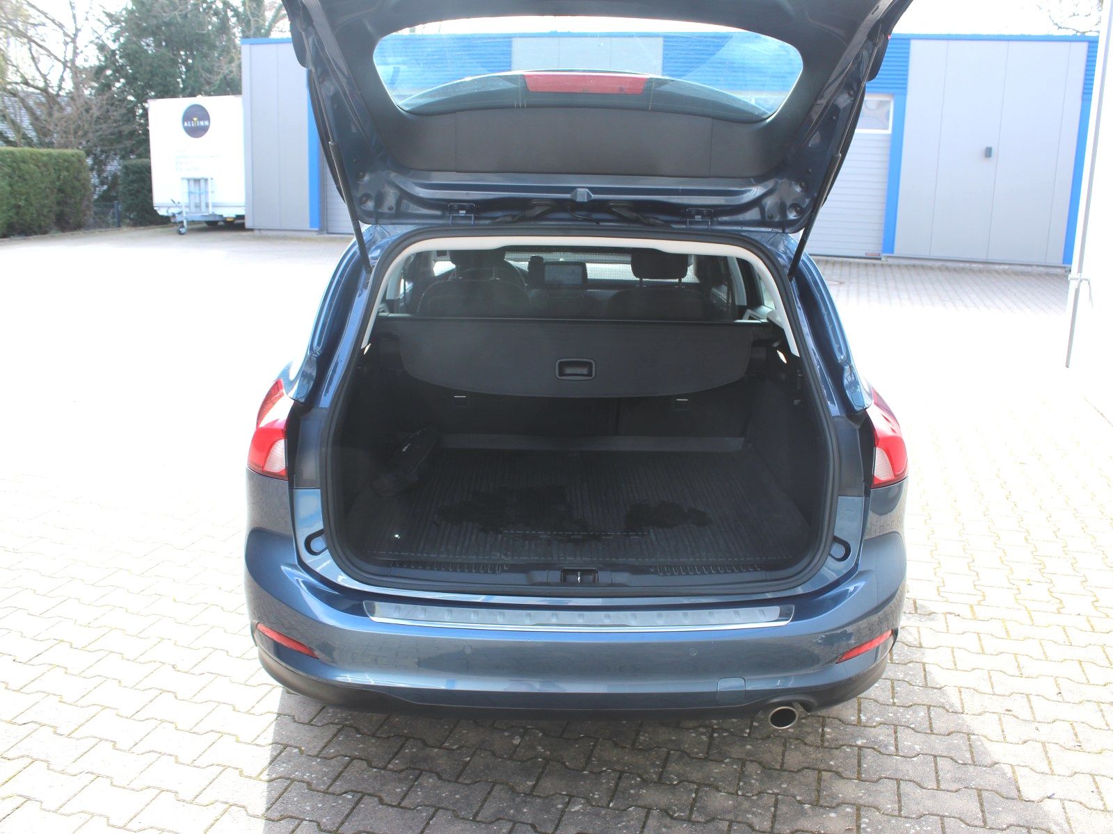 Fahrzeugabbildung Ford Focus Cool & Connect 1,0 EcoBoost Start/Stopp