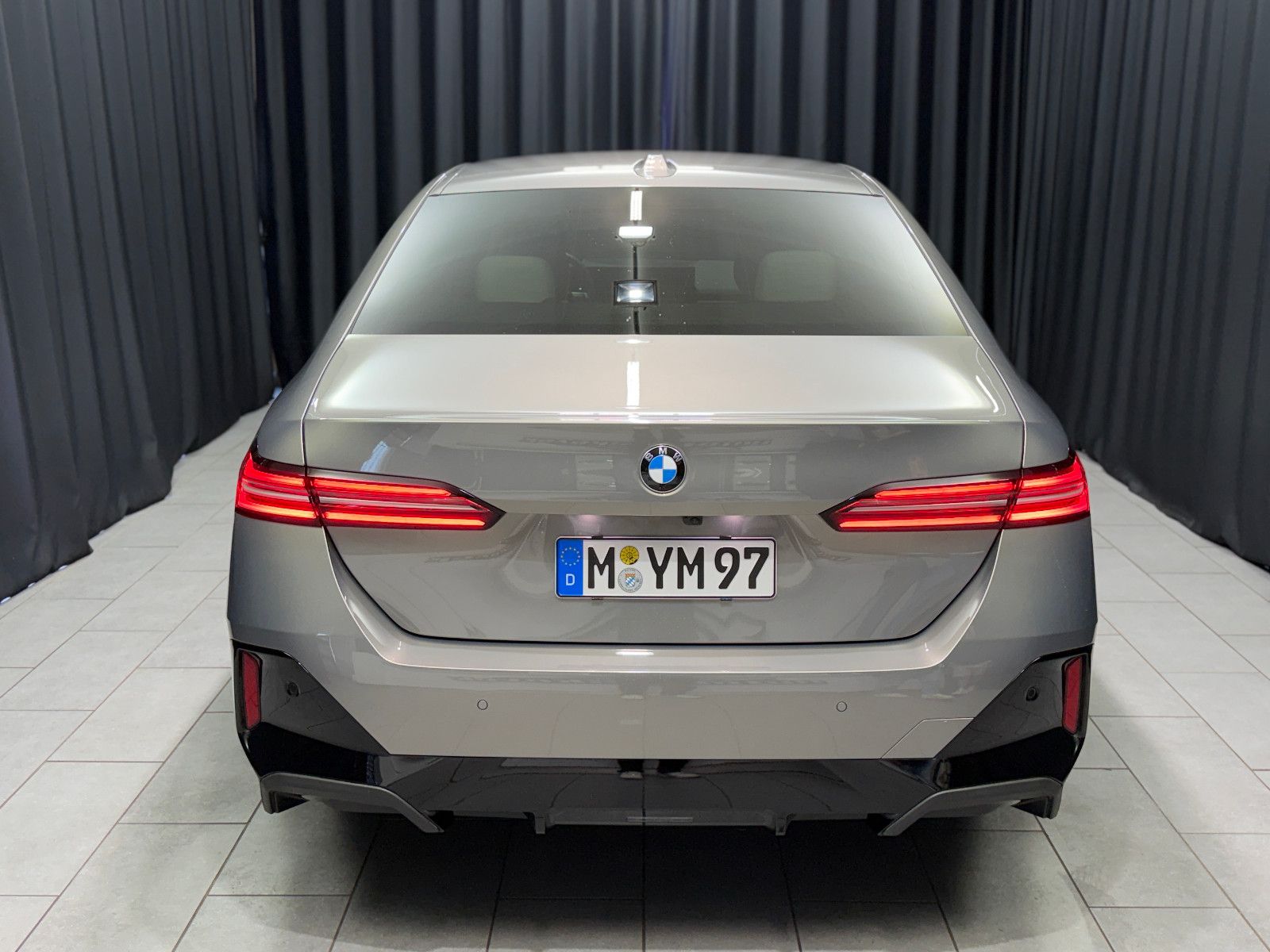 Fahrzeugabbildung BMW 520 d Limousine M Sport|H&K|HuD|Garantie