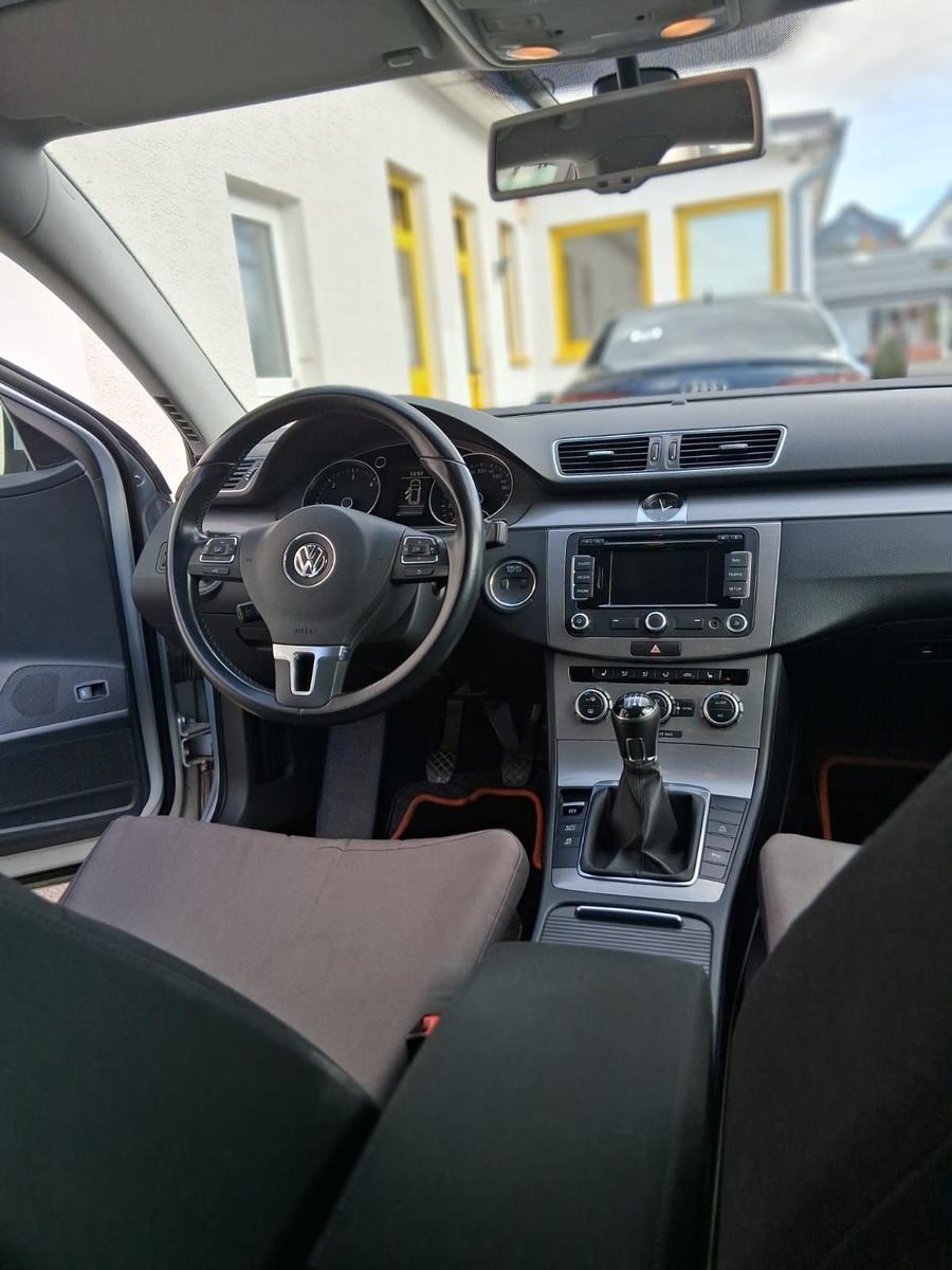Volkswagen Passat 2013 — photo 10