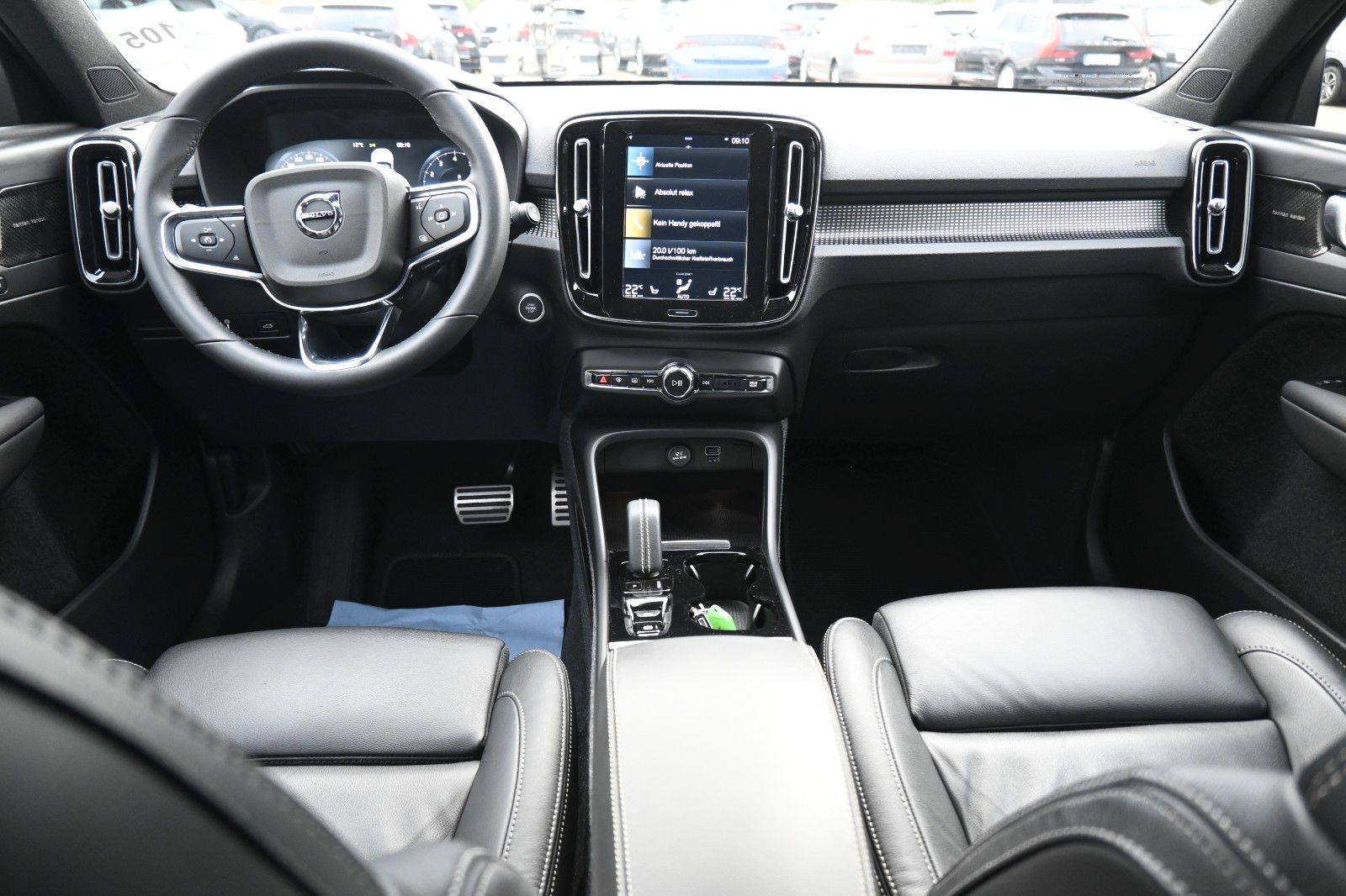 Fahrzeugabbildung Volvo XC40 T3 R Design *PANO*RFK*H&K*Leder*