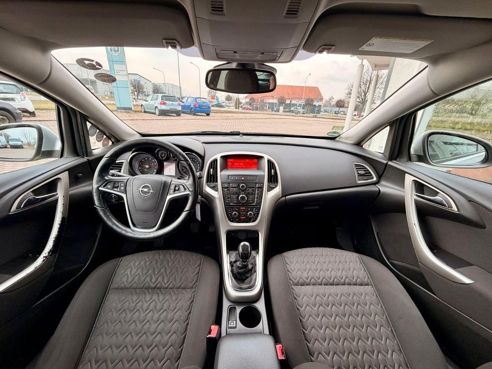 Opel Astra 2013 — photo 12