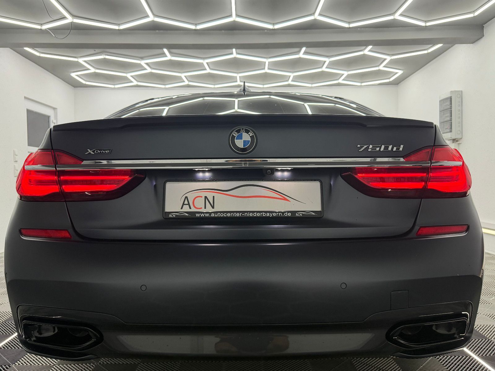Fahrzeugabbildung BMW 750 d xDrive M SPORT/LASER/EXECUTIVE PRO/FROZEN