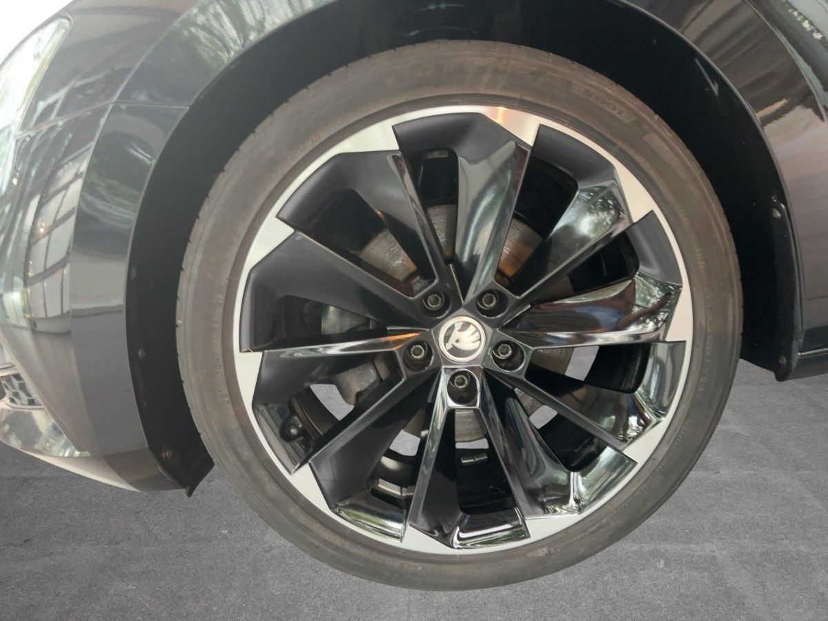 Skoda Superb Combi 1.5TSI DSG Sportline NAVI MATRIX-LE foto 12