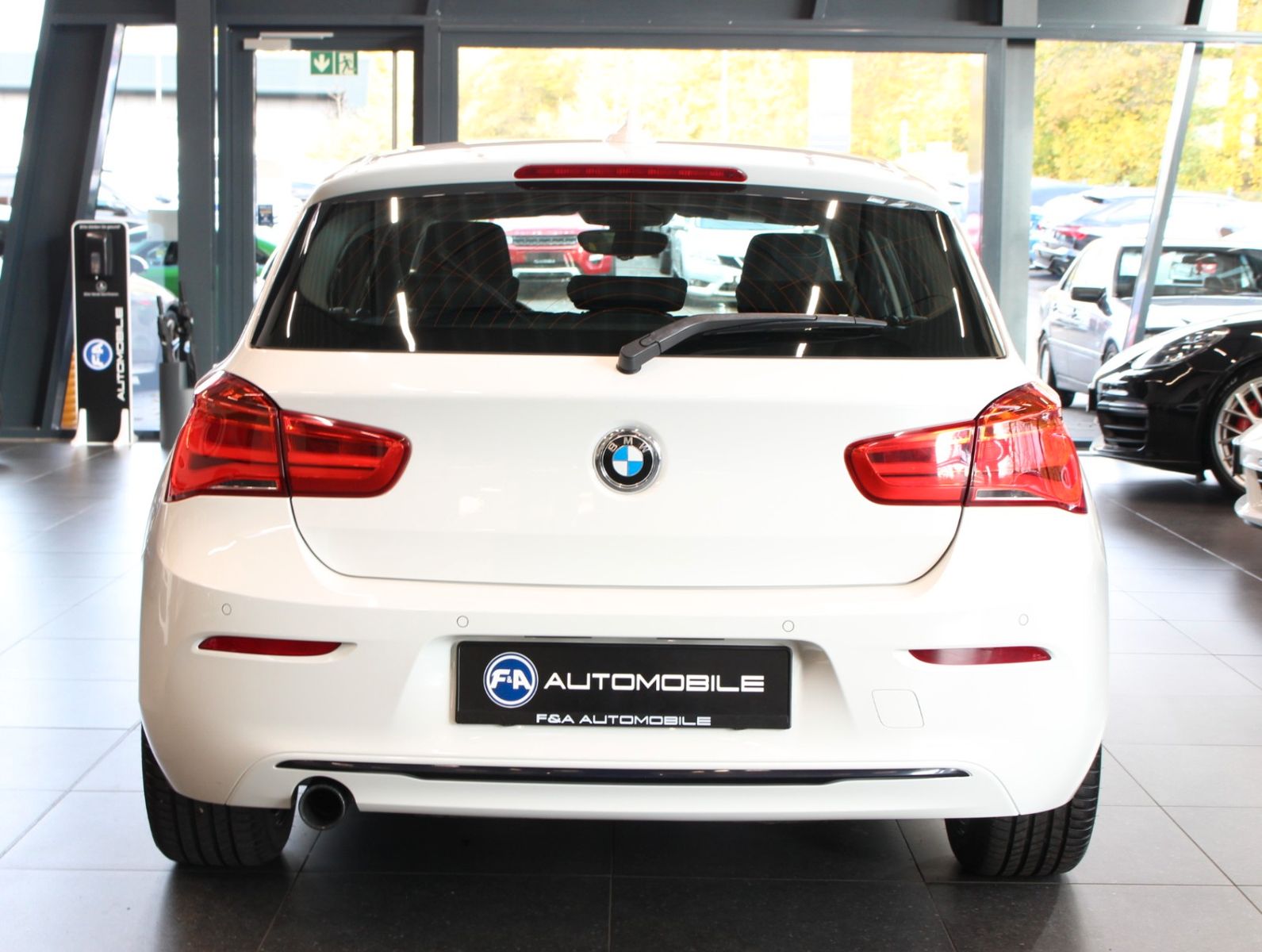 Fahrzeugabbildung BMW 118 i Sport Line 1.Hand*LED*Navi*TOP
