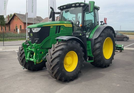 John Deere 6R 215