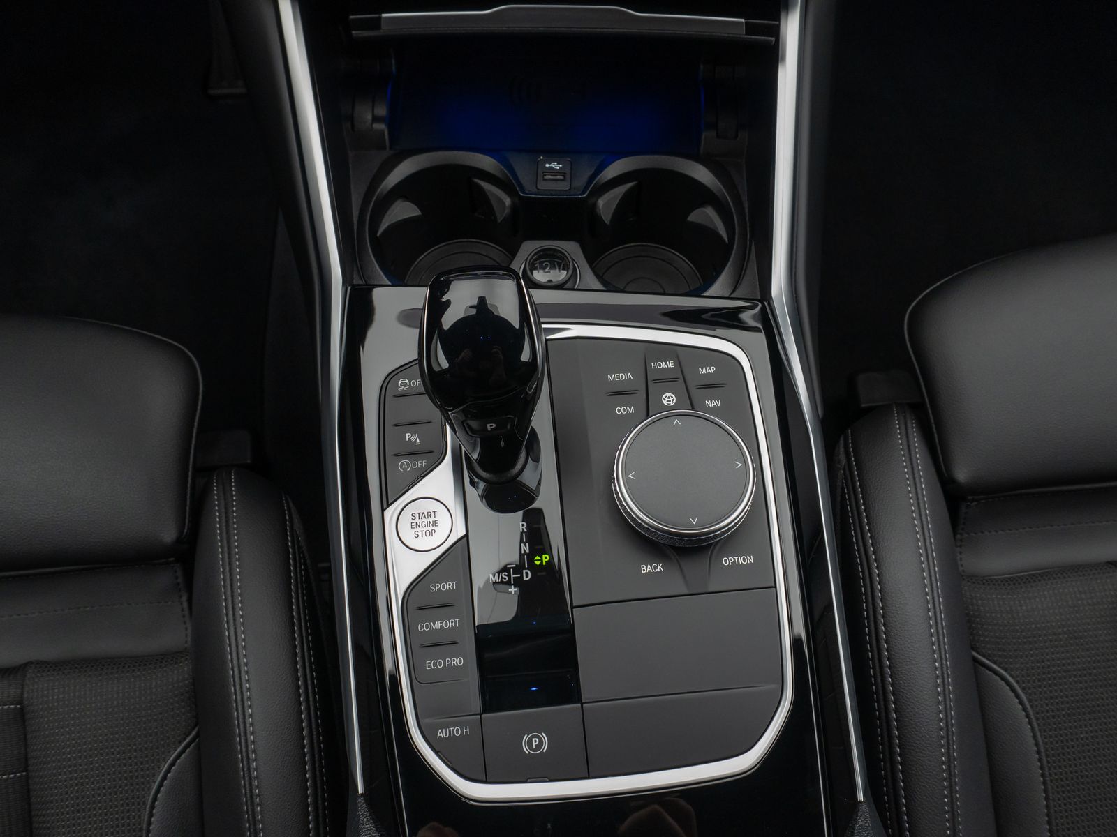 Fahrzeugabbildung BMW 330i Sport Line Kamera Lenkhz HiFi Komfort Alarm