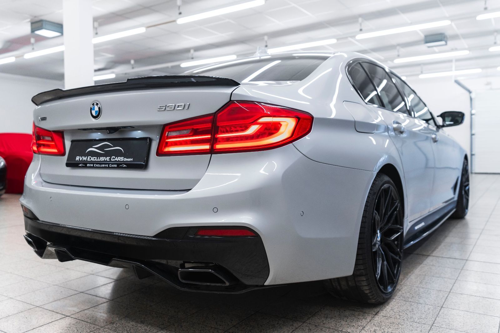 Fahrzeugabbildung BMW 530i xDrive M-Performance HUD LED KAM TOTW NAV