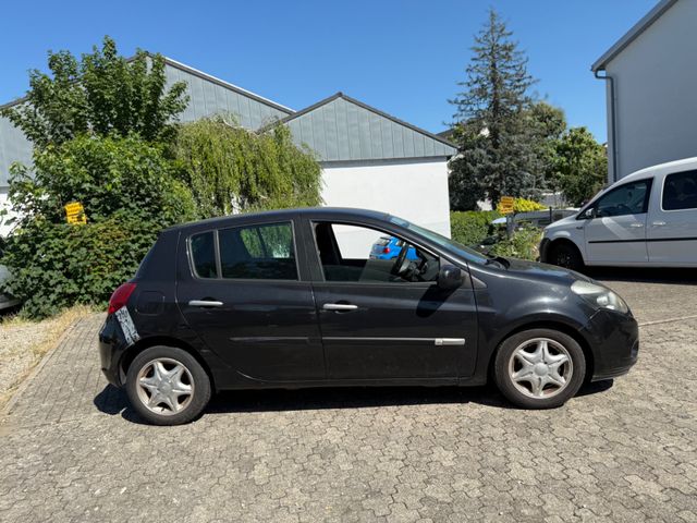 Fahrzeugabbildung Renault Clio III Dynamique Klima