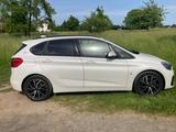 BMW 225 xe Sport Line LED LM 18 Zoll Navi PDC vo+hi - weiße BMW 225 Active Tourer