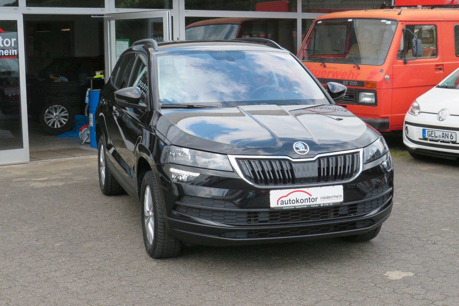 Fahrzeugabbildung SKODA Karoq Ambition DSG GRA AHK SITZH. KAMERA NAVI 1.