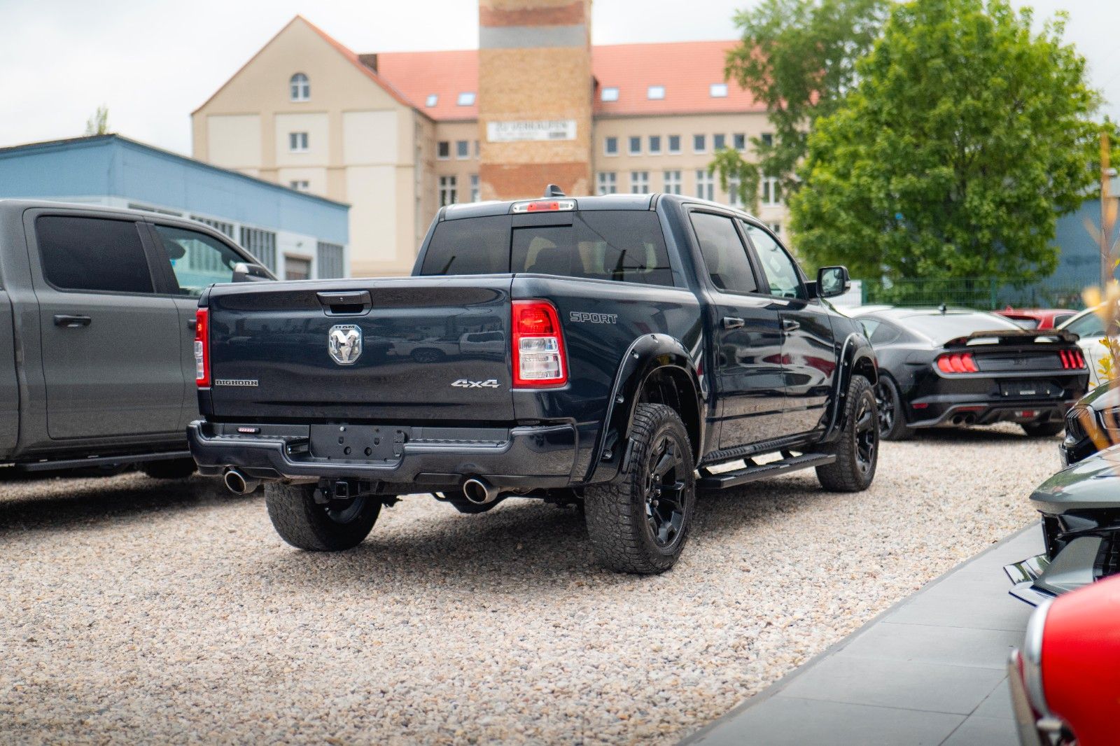 Fahrzeugabbildung Dodge RAM 5.7 V8 HEMI 4x4 OFFROAD Night Limited 19%