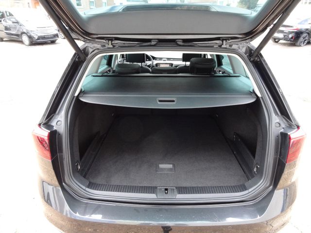 Fahrzeugabbildung Volkswagen Passat Variant/R-Line/Virtual/Pano/Navi/LED/AHK/