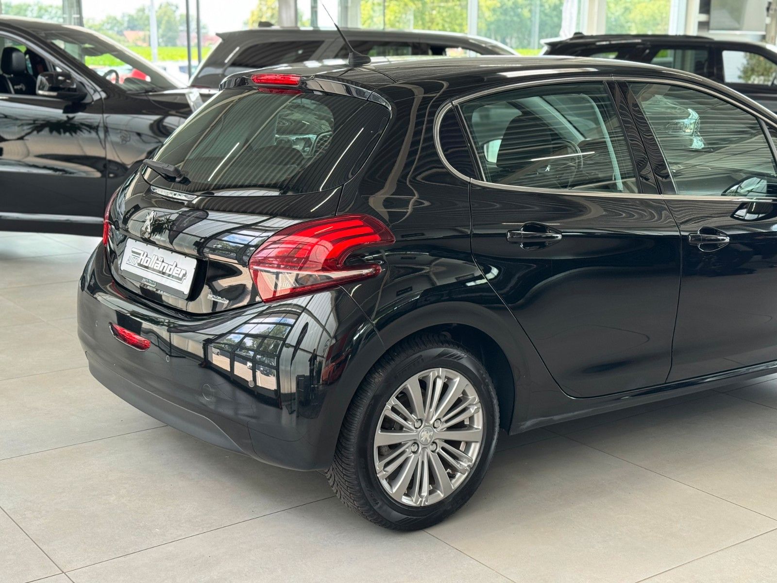Fahrzeugabbildung Peugeot 208 1.2 110 Allure "Automatik GJR Sitzheizung"