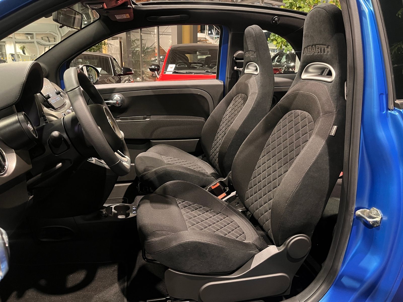 Fahrzeugabbildung Abarth 595C -BLAU MATT- LED  CARPLAY DAB ALU