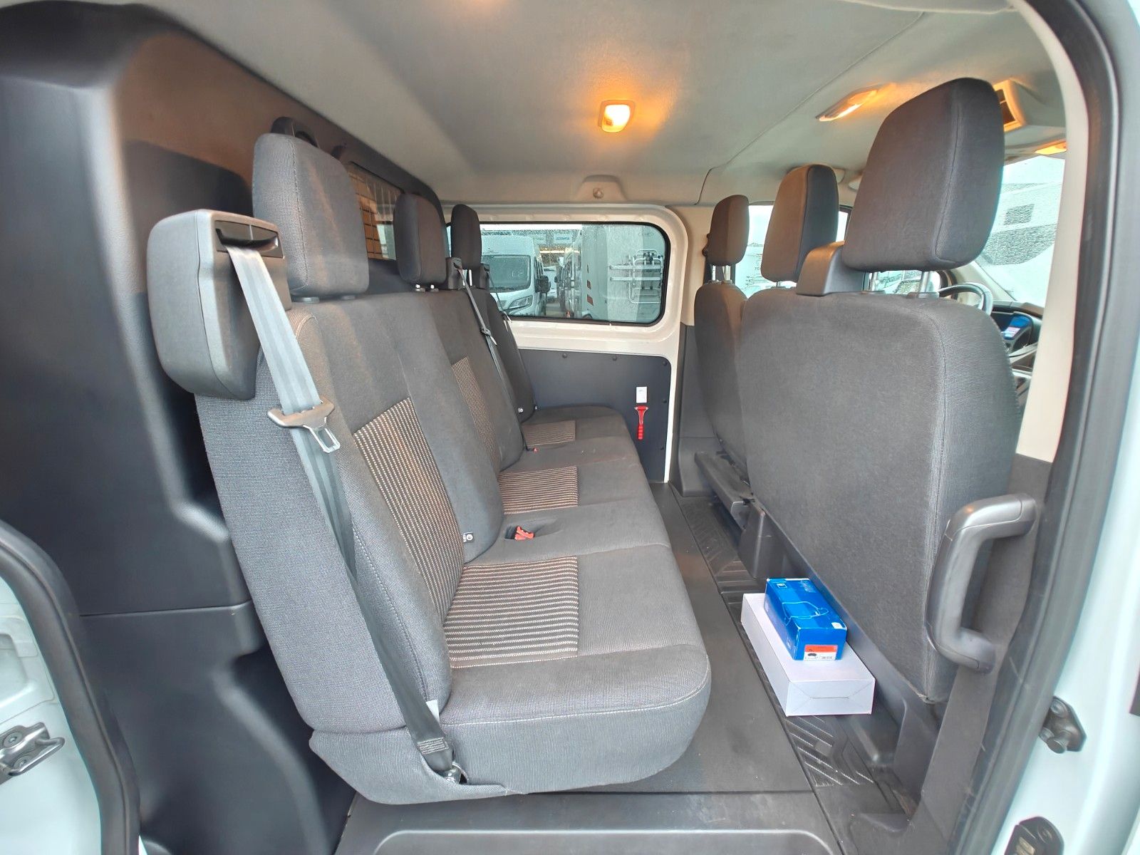 Fahrzeugabbildung Ford Transit Custom Kasten 310 L2 Trend - AHK, 6Sitze