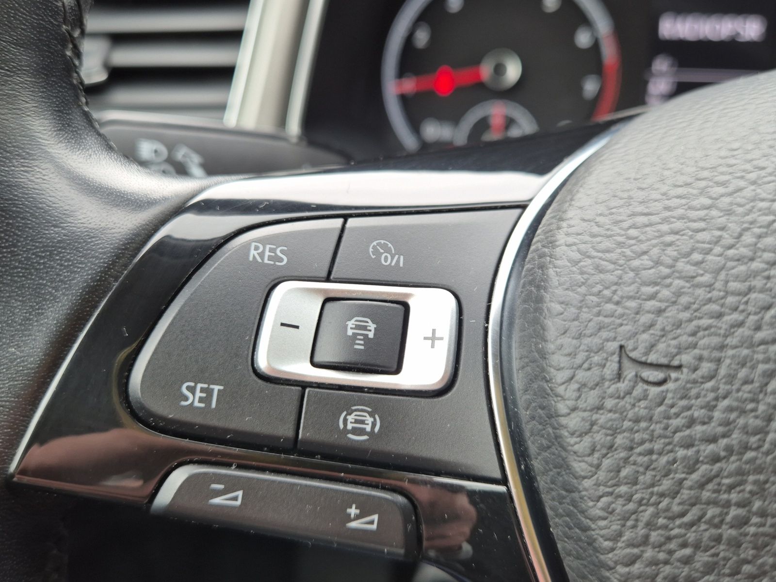 Fahrzeugabbildung Volkswagen T-Roc TSI Style LED Navi AHK ACC RFK SH