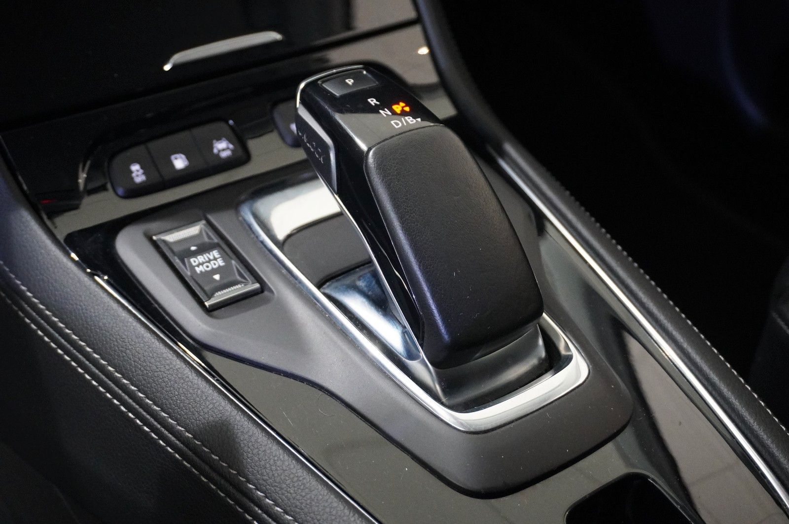 Fahrzeugabbildung Opel Grandland (X) 1.6 HYBRID ELEGAN. NAVI/KAMERA/AHK