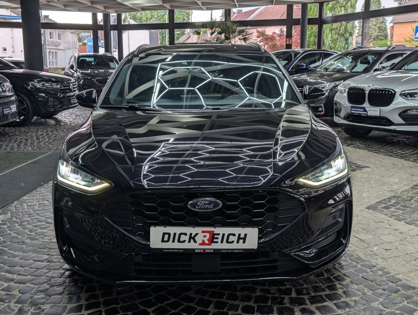 Fahrzeugabbildung Ford Focus 1.0 EB ST-Line ACC LED KAM WINTER Styling