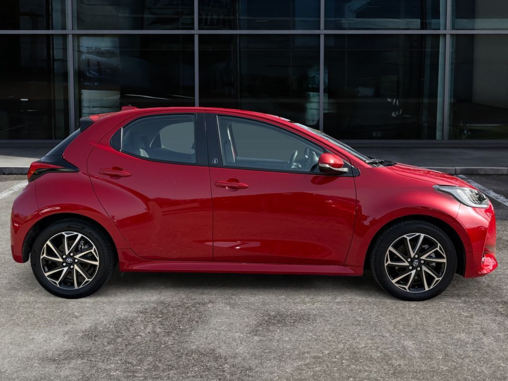 Fahrzeugabbildung Toyota Yaris Hybrid 1.5 VVT-i Team Deutschland